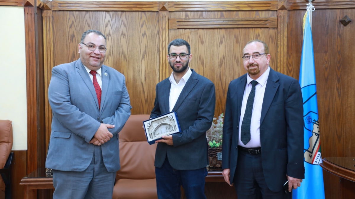 مذكرة تفاهم بين جامعة الزرقاء ومؤسسة منتصر ومحمود للالكترونيات