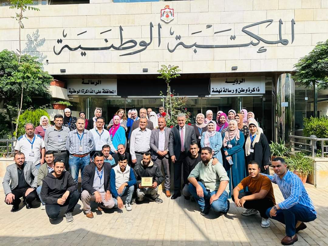 العياصرة يكرم العاملين بشركة الخدمات في الدائرة بمناسبة عيد العمال....صور
