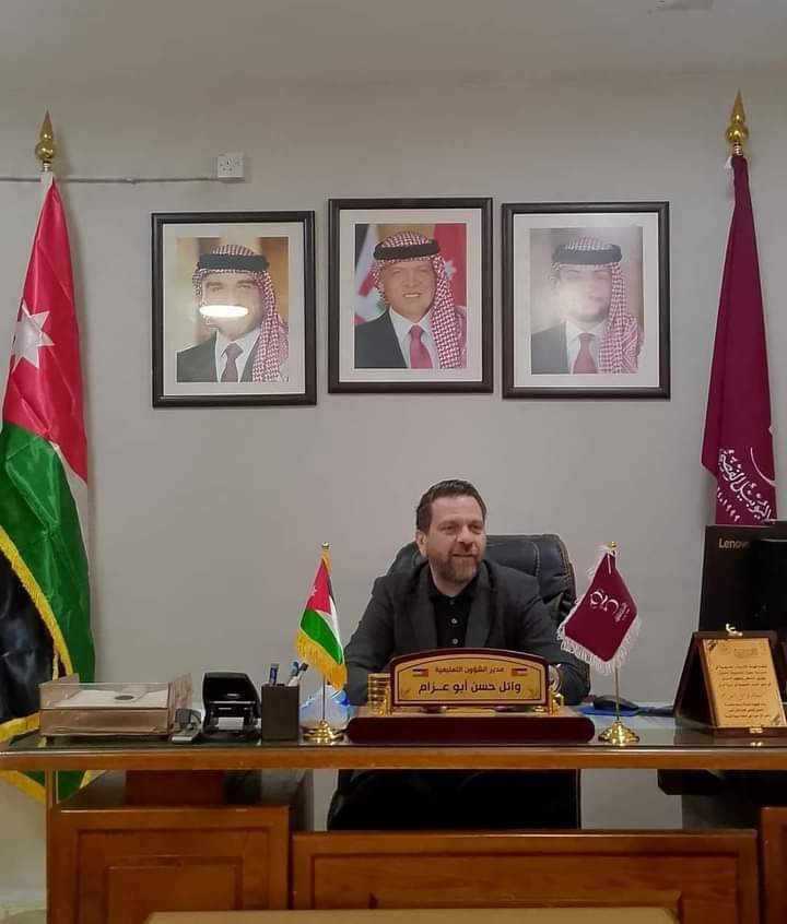 الحاج محمود حسن فريحات وأبناؤه يهنئون المهندس حسن العزام بتعيينه نجله وائل مديرا للتربية والتعليم في جرش