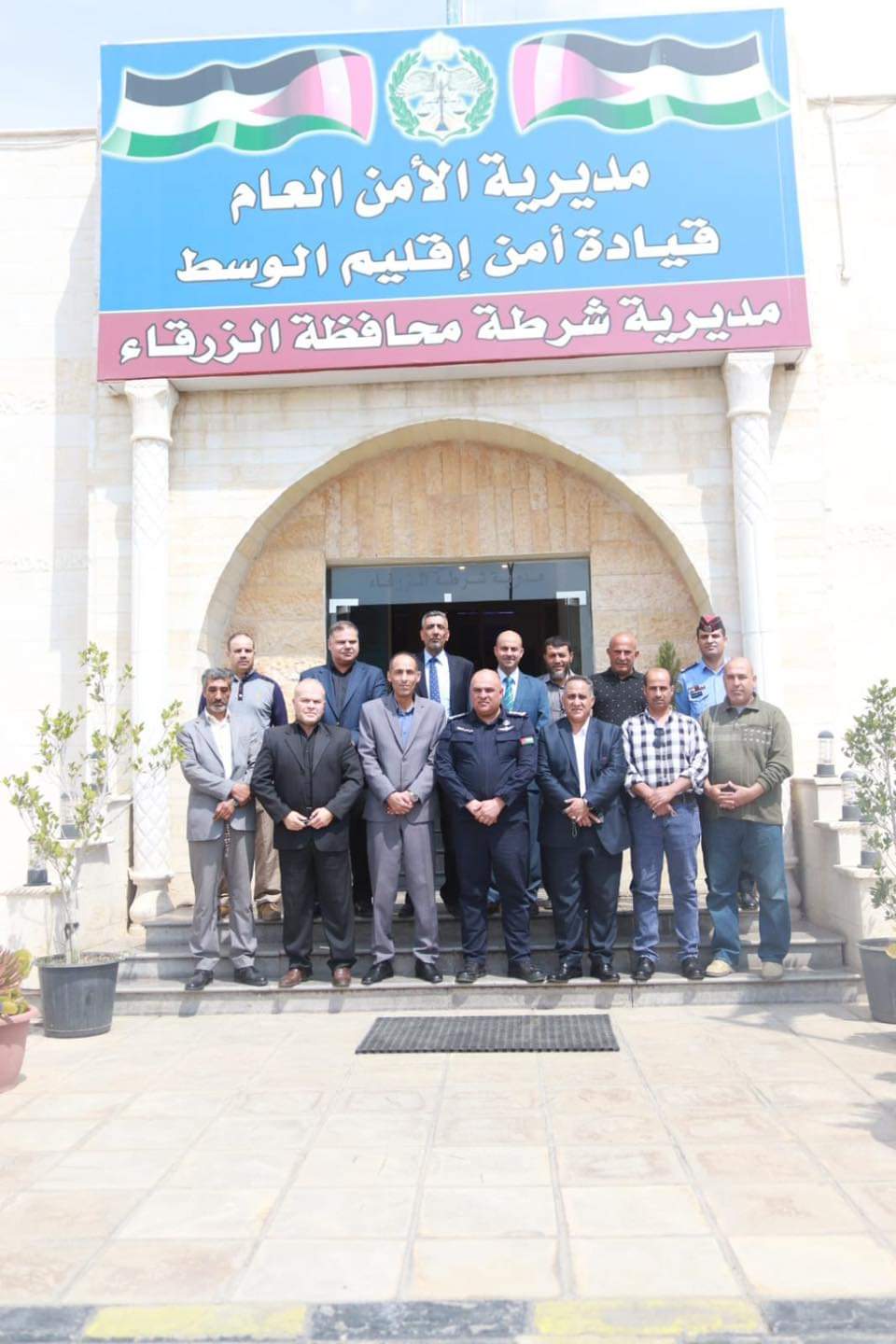 العقيد الكعابنة يلتقي  عدداً من المتقاعدين العسكريين في الزرقاء