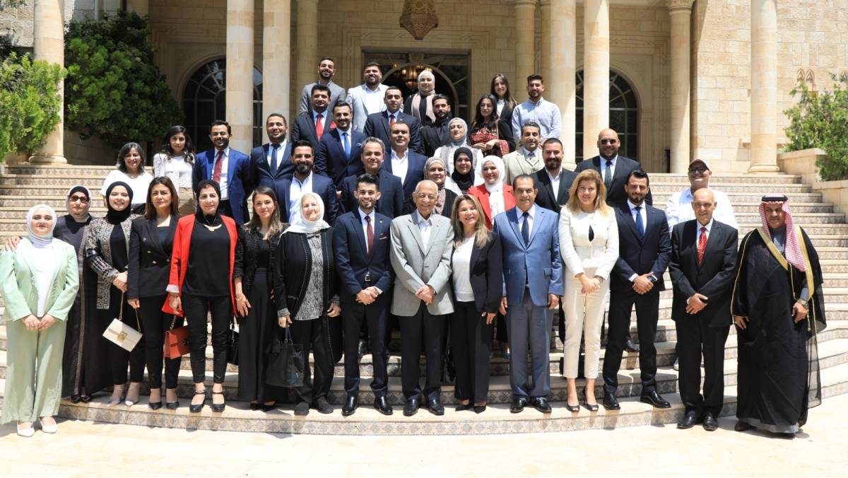رئيس الديوان الملكي يلتقي وفدا من مبادرة نحن معك بلا حدود..صور