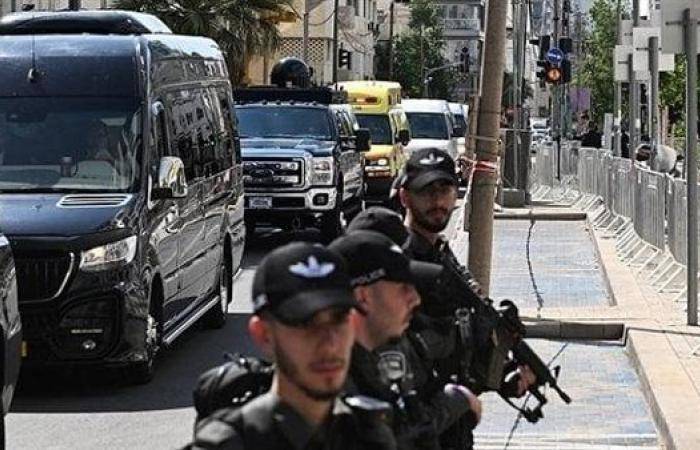 إعلام إسرائيلي: اعتقال رجل للاشتباه بمحاولته مهاجمة موكب نتنياهو