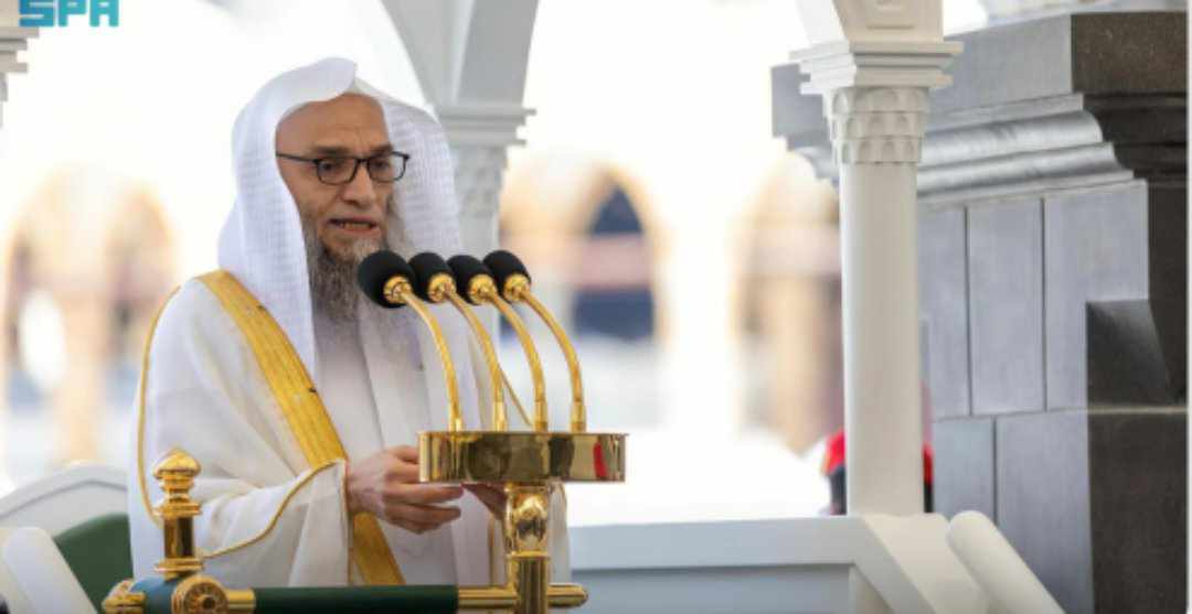 خطيب الحرم المكي: العبادة لا تسقط في دار التكليف مهما بلغت منزلة العبد