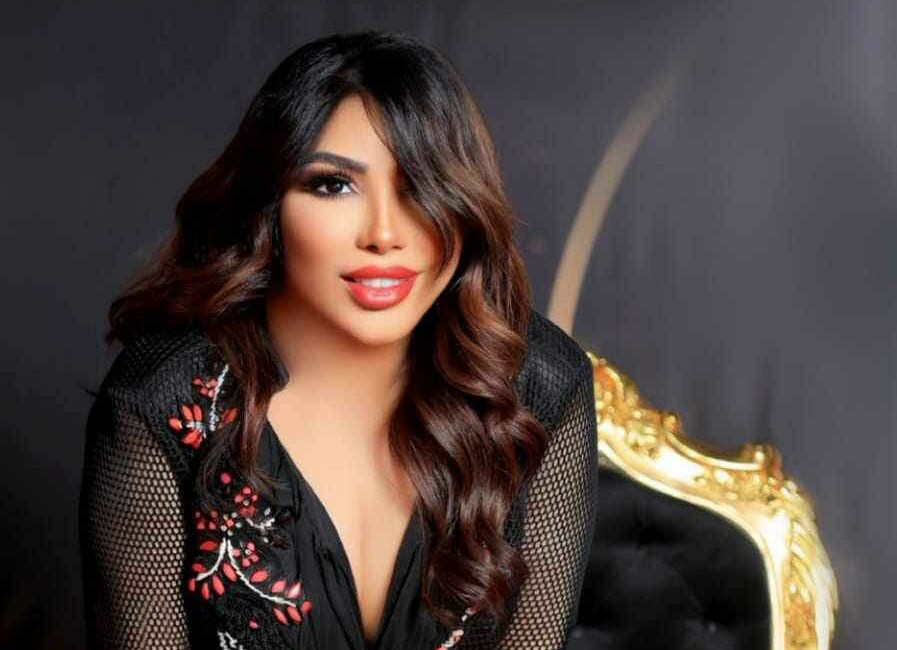 بعد نجاح الفنانة غادة إبراهيم السينمائي في فيلم فاصل من اللحظات اللذيذة تستعد لتجربة مسرحية جديدة بالجمهور عايز كدا