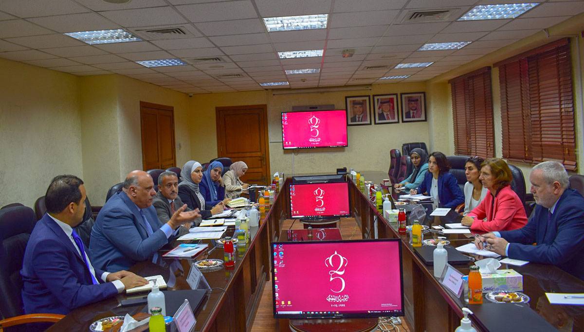 الخدمة والإدارة العامة تبحث التعاون في تنفيذ مشروع الحوكمة والمساءلة