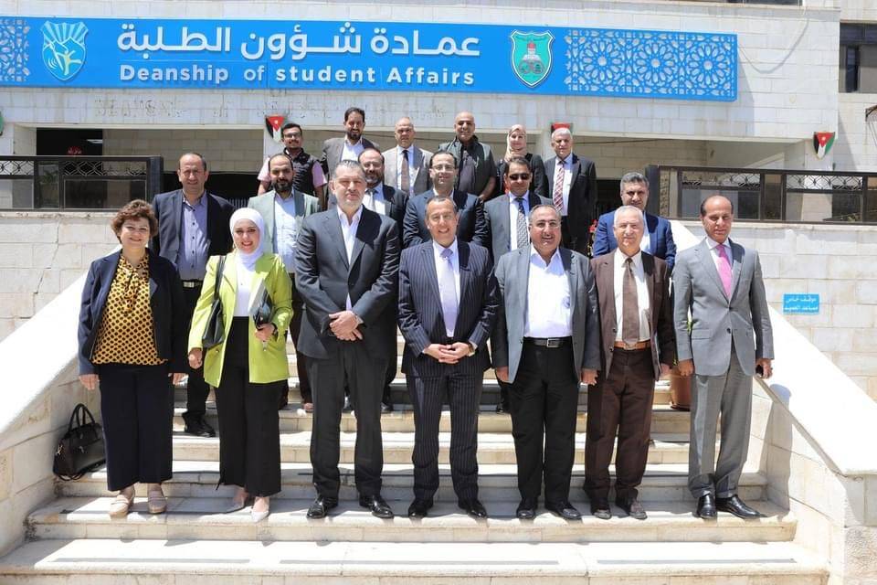 أمناء عامين أحزاب يلتقون في الاردنية