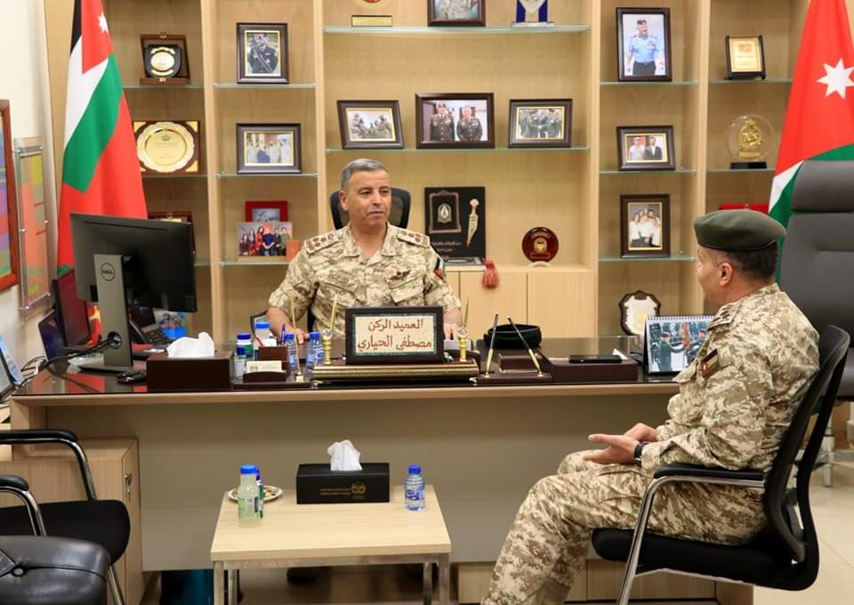 المساعد للإدارة والقوى البشرية يزور مديرية الإعلام العسكري...صور