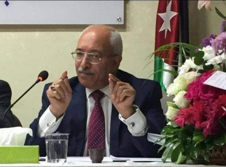 المعايعة يكتب الثمار الناضجة دائماً في أعالي الأشجار