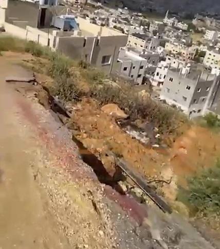 انهيار شارع فرعي بإسكان قاقيش بعين الباشا