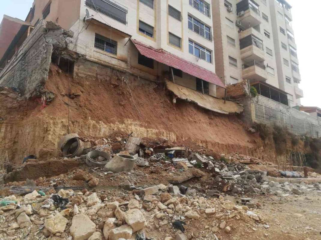 إخلاء منزل في البلقاء وعمارة في الزرقاء