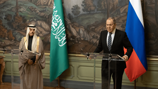 لافروف وبن فرحان يبحثان التصعيد في رفح