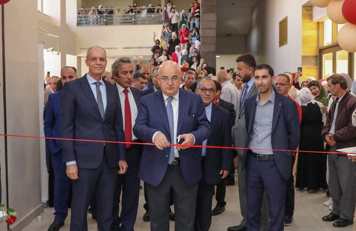 افتتاح المعرض السنوي الثاني لطلبة التربية الفنية بالجامعة _صور