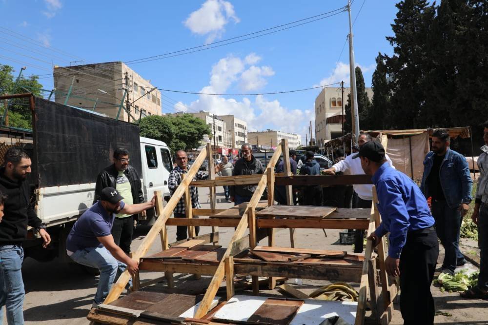 حملة لإزالة الاعتداءات على الأرصفة في إربد