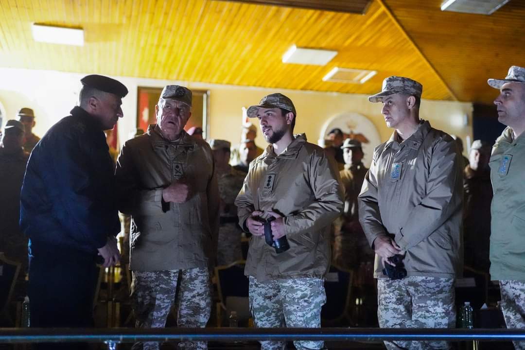 نائب الملك يتابع تمرين صقور الهواشم4 الليلي...صور