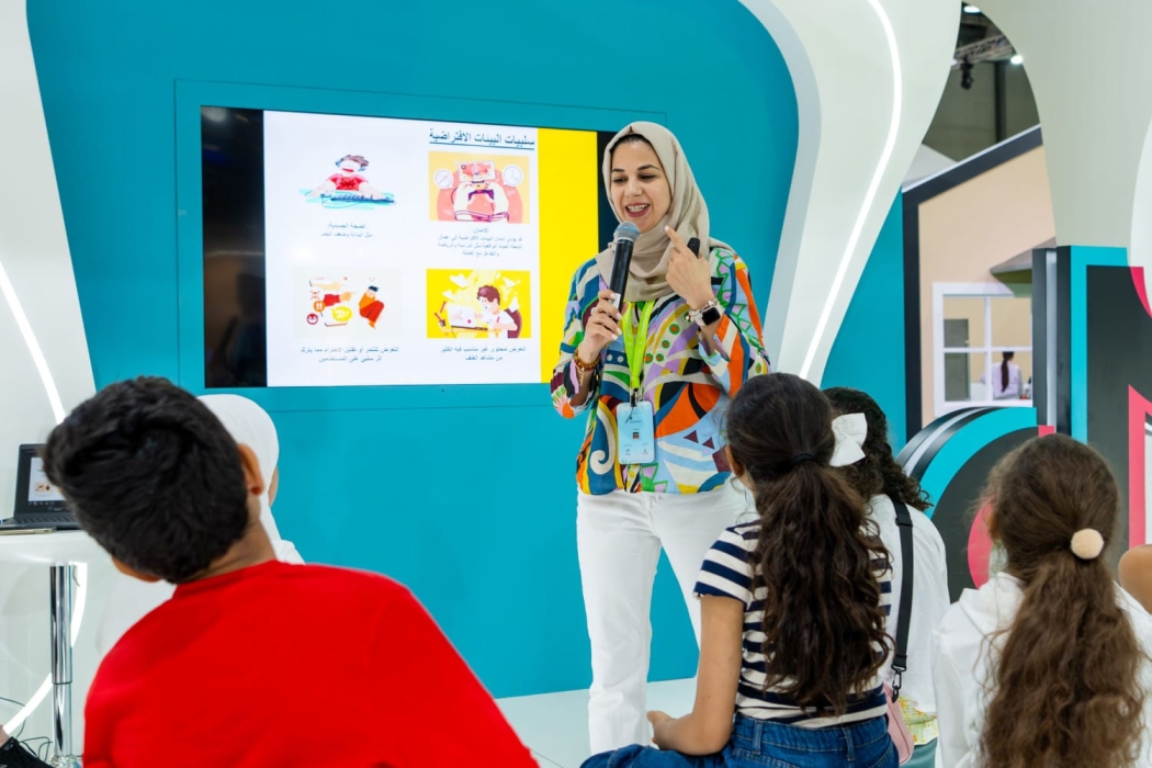 خلال ورشة في ركن التواصل الاجتماعي..صغار الشارقة القرائي للطفل يتعلمون قواعد الاستخدام الآمن للألعاب الرقميّة