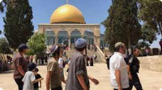 مستوطنون متطرفون يقتحمون المسجد الأقصى المبارك