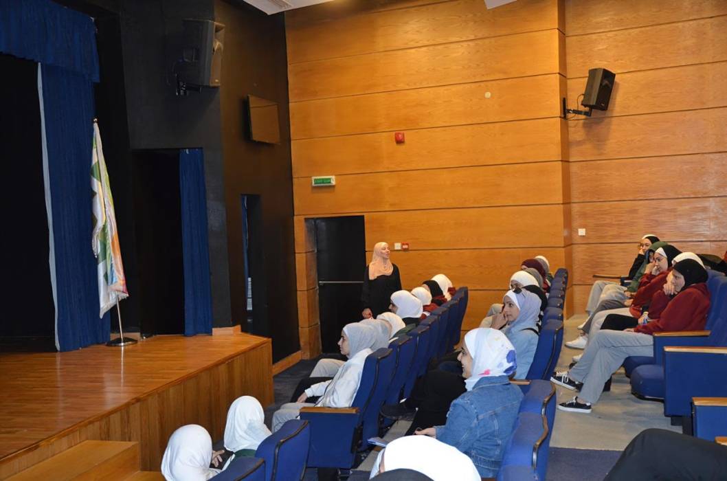 البطوش تحاضر في زها حول  إكتئاب المراهقين ..صور