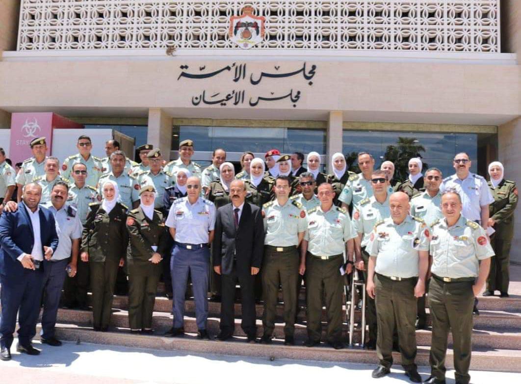 الأمانة العامة في الأعيان تلتقي وفداً عسكرياً من الملتحقين بدورة ادارة موارد الدفاع (3)كلية سلاح الجو الملكي...صور 