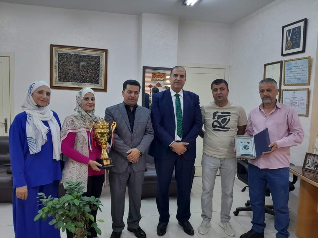 الشوابكة يكرم أعضاء قسم النشاطات التربوية  الرياضة المدرسية في لواء الجامعة.