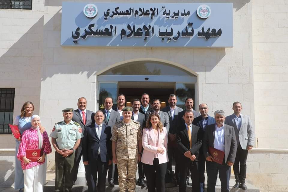 اختتام دورة التوعية بالبيئة المعادية في معهد تدريب الإعلام العسكري _ صور 