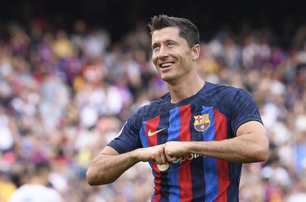 وكيل أعماله: ليفاندوفسكي سيبقى في برشلونة 100