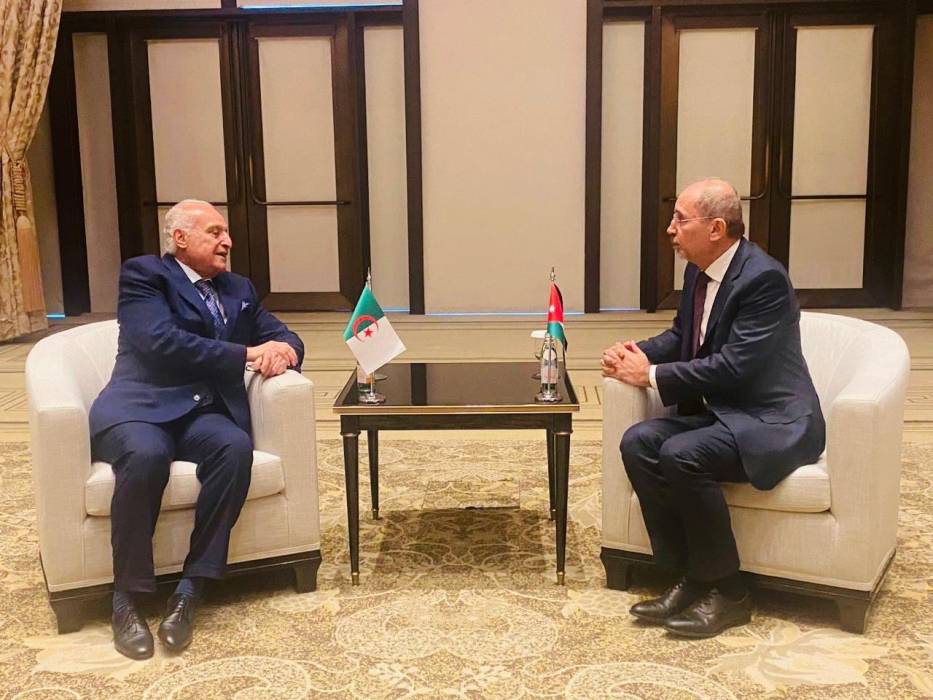 الأردن والجزائر يشددان على ضرورة إطلاق تحرك دولي لوقف العدوان على غزة