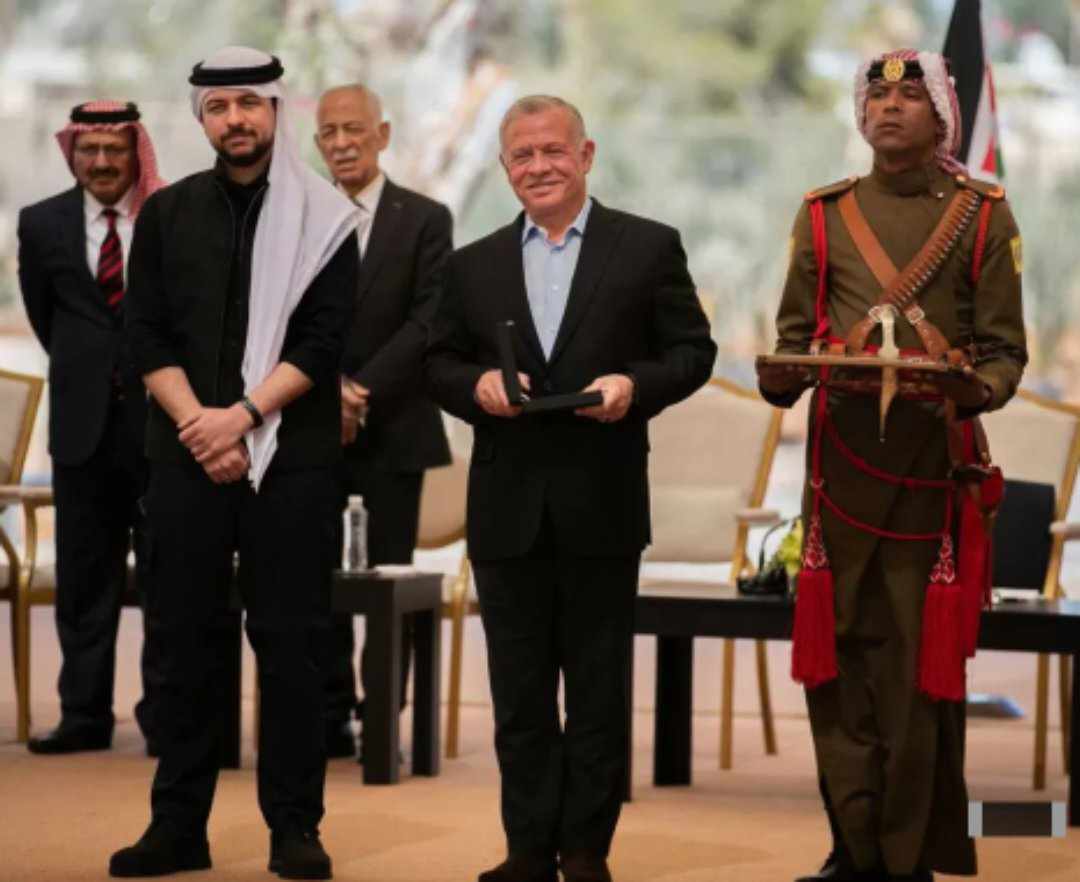 الملك يكرم شخصيات ومؤسسات في الزرقاء (أسماء)