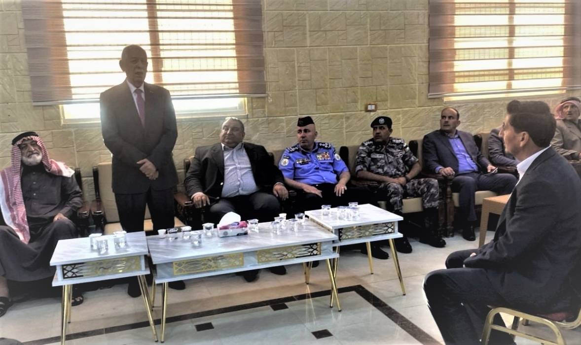 مندوبا عن الملك وولي العهد.. العيسوي يعزي عشيرة  القطاونة...صور