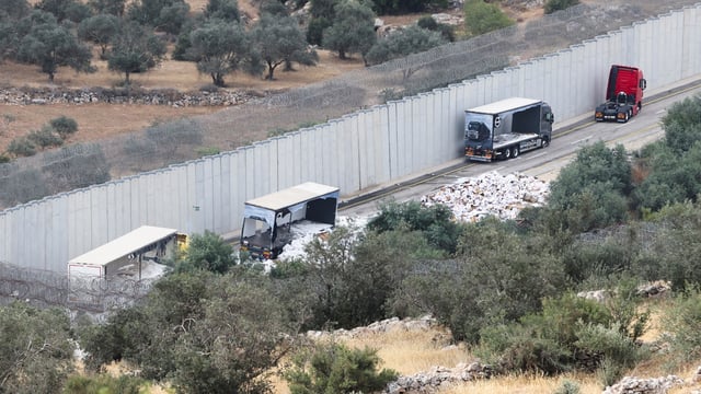 بريطانيا تندد باعتداء إسرائيليين على قوافل مساعدات لغزة