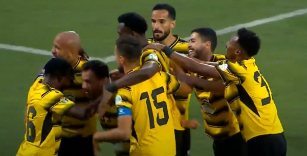 الحسين يتجاوز السرحان وينتظر هدية سحاب للظفر بالدوري