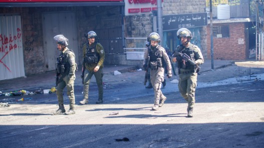 مواجهات بين فلسطينيين وقوات الاحتلال الإسرائيلي في مخيم شعفاط بالقدس