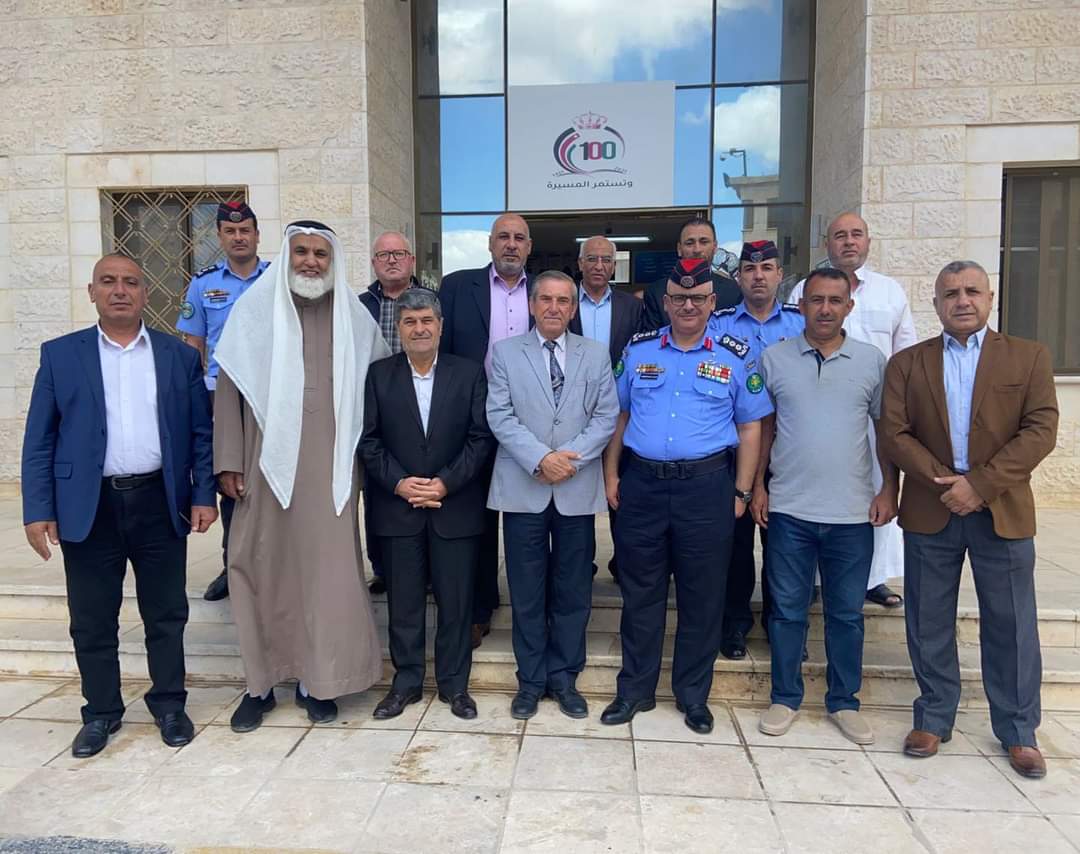 العقيد الرهايفة يلتقي عددا من المتقاعدين العسكريين