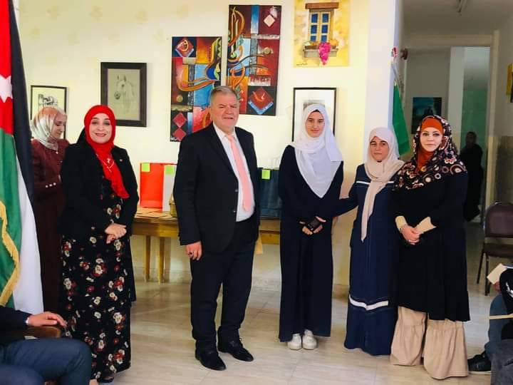 الروابدة يكرم الطلبة الفائزين  بمسابقة حفظ القرآن الكريم(جزء عم) في مدرسة حاتم الثانوية للبنات...صور