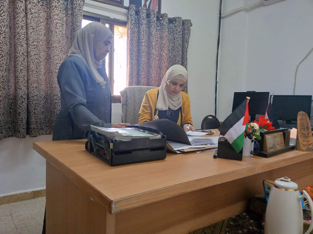 الخريشا تزور مدرسة الحنيفية الأساسية المختلطة ...صور