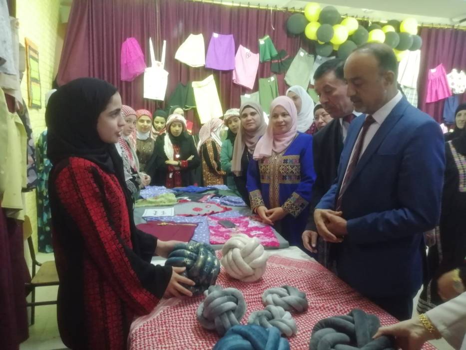 افتتاح معرض (بيدي أصنع تنورتي) في تربية المزار الشمالي _ صور