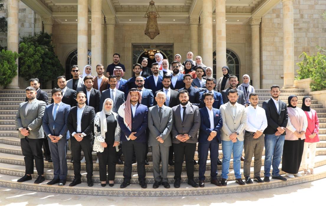 رئيس الديوان الملكي الهاشمي يلتقي وفدا شبابيا...صور