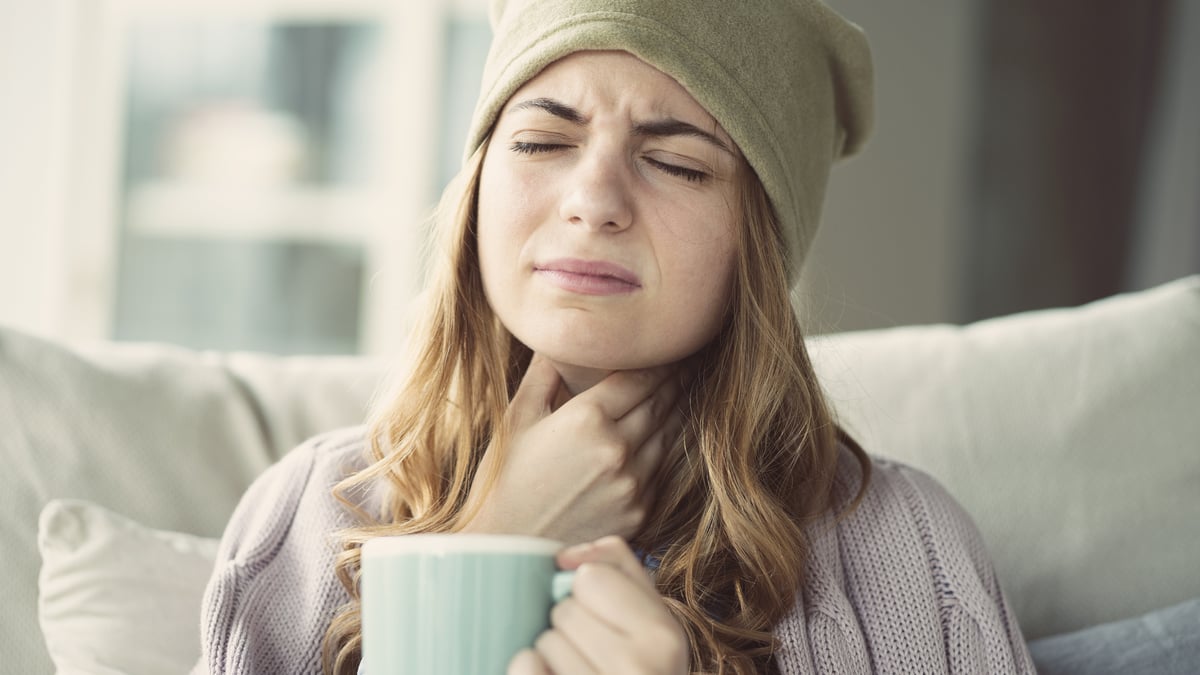 عند التهاب الحلق.. تجنّب هذه الأطعمة