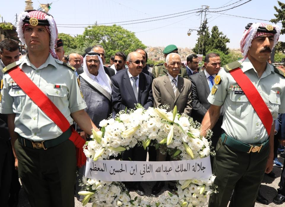 مندوبا عن الملك وولي العهد ... العيسوي يشارك في تشييع جثمان نذير رشيد