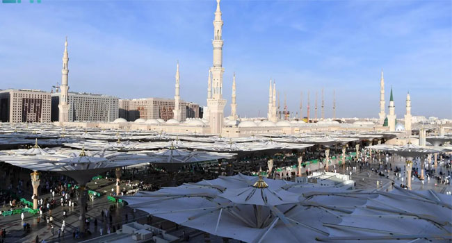 السعودية ..توريد 300 طن زمزم يومياً للمسجد النبوي