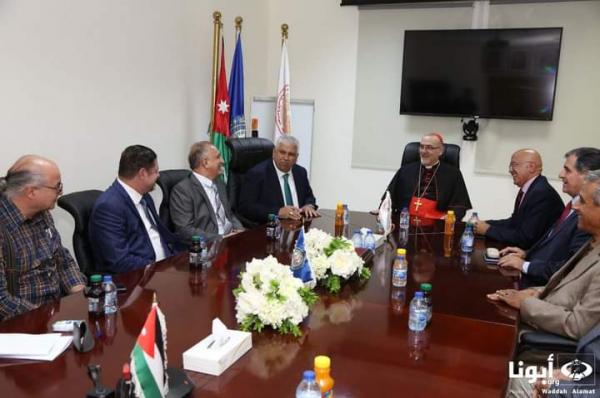 الكاردينال بييرباتيستا بيتسابالا يزور الجامعة الأمريكية في مادبا