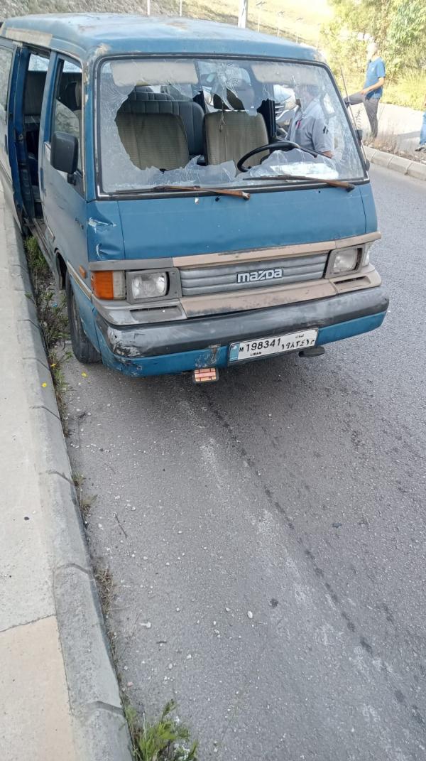 وفاة و3 اصابات باستهداف مسيرة إسرائيلية مركبة جنوب لبنان