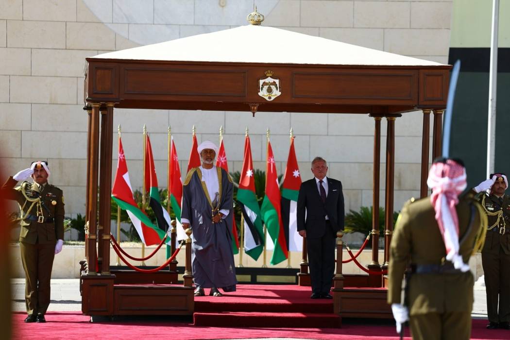 الملك في وداع سلطان عُمان لدى مغادرته عمّان