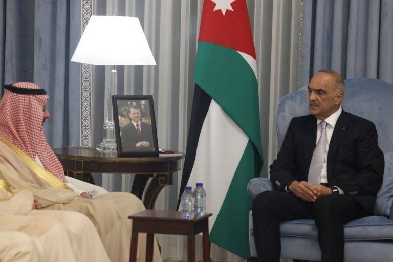 الخصاونة يستقبل وزير الصناعة السعودي