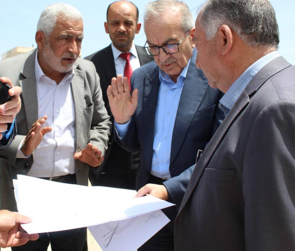 وزير الأشغال يزور بلدية غرب اربد ويطلع على خدماتها