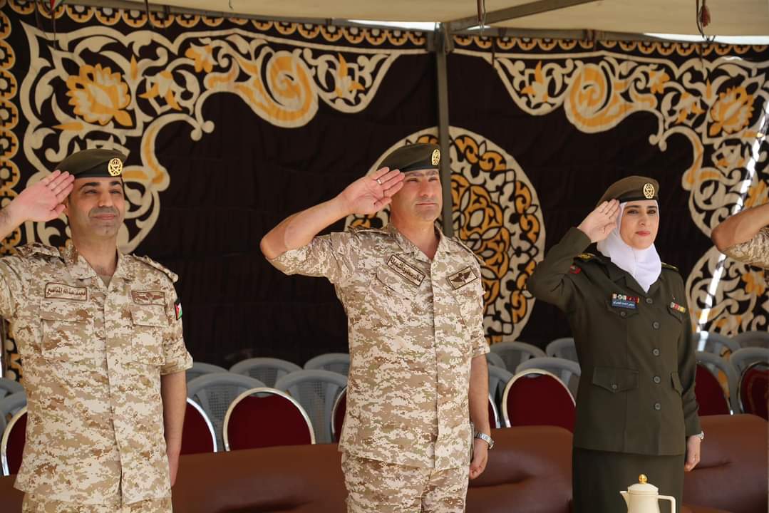 العميد الشمايلة يرعى احتفال عيد الاستقلال واليوبيل الفضي في مدرسة الحسين الثانوية للبنات...صور