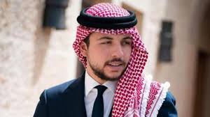 ولي العهد يعزي الفنان حسين السلمان
