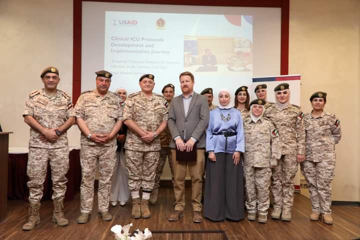 مدير عام الخدمات الطبية الملكية يرعى حفل تكريم أعضاء لجنة مقاومة الميكروبات_صور