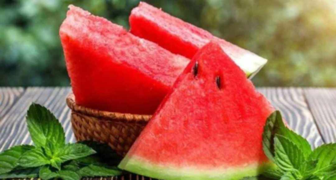 8 خضروات وفواكه تعطيك الماء في حر الصيف.