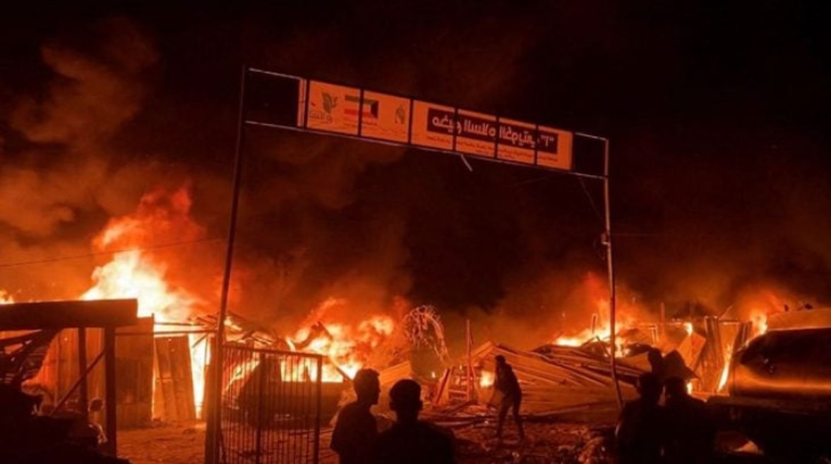 استشهاد 35 فلسطنياً في مجزرة للاحتلال بمخيم للنازحين في رفح