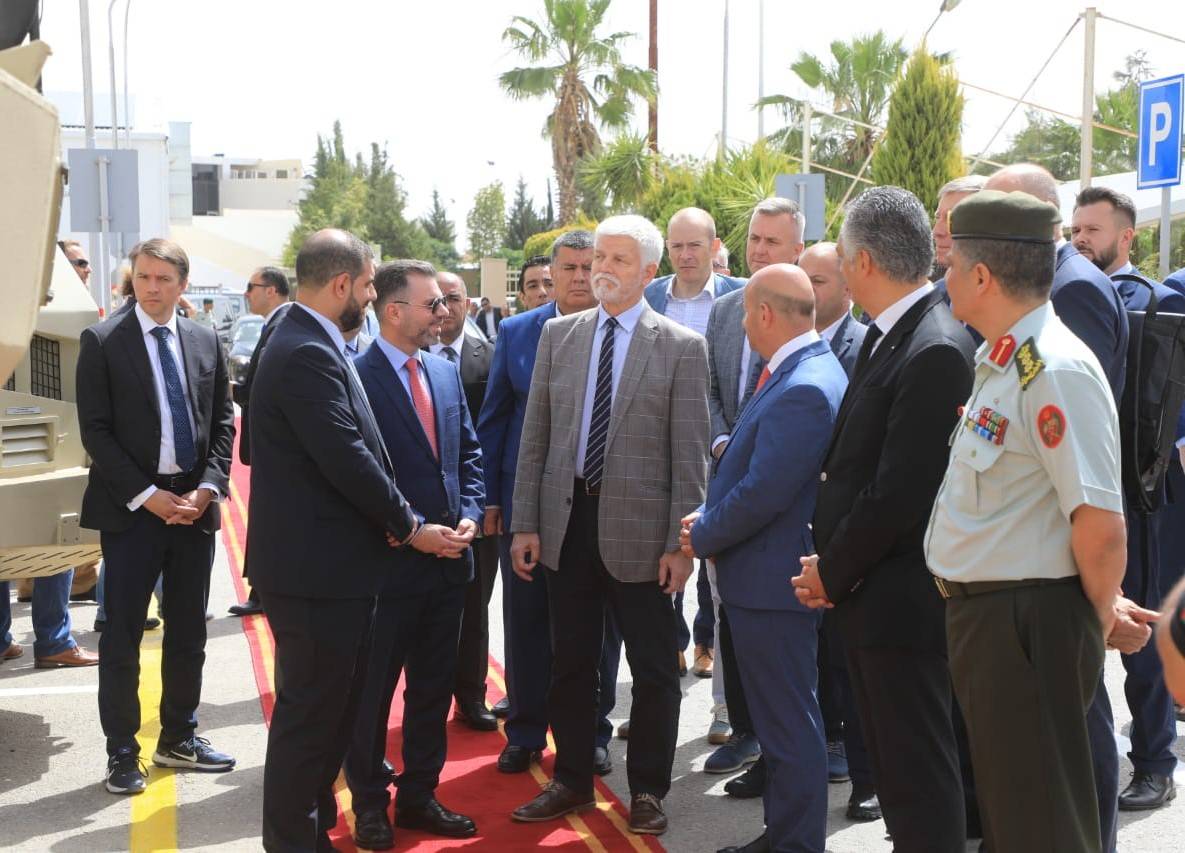 الرئيس التشيكي يزور المنطقة الصناعية الخاصة بالصناعات الدفاعية